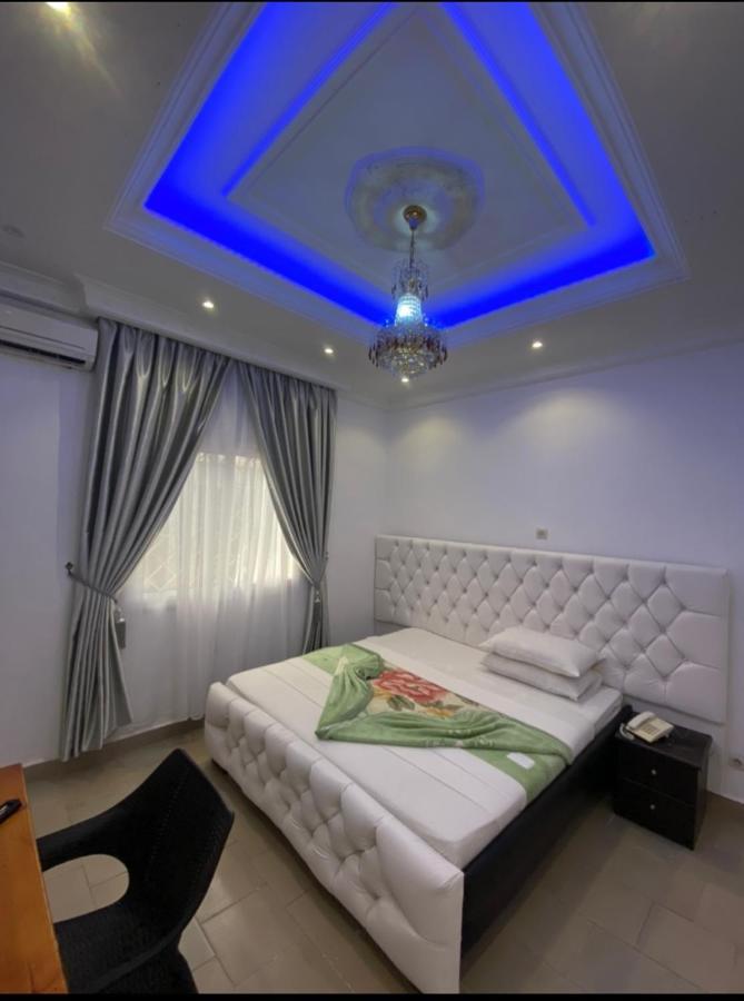 ברזוויל Hotel Victoria מראה חיצוני תמונה