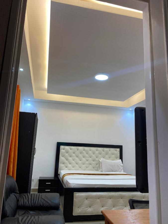 ברזוויל Hotel Victoria מראה חיצוני תמונה