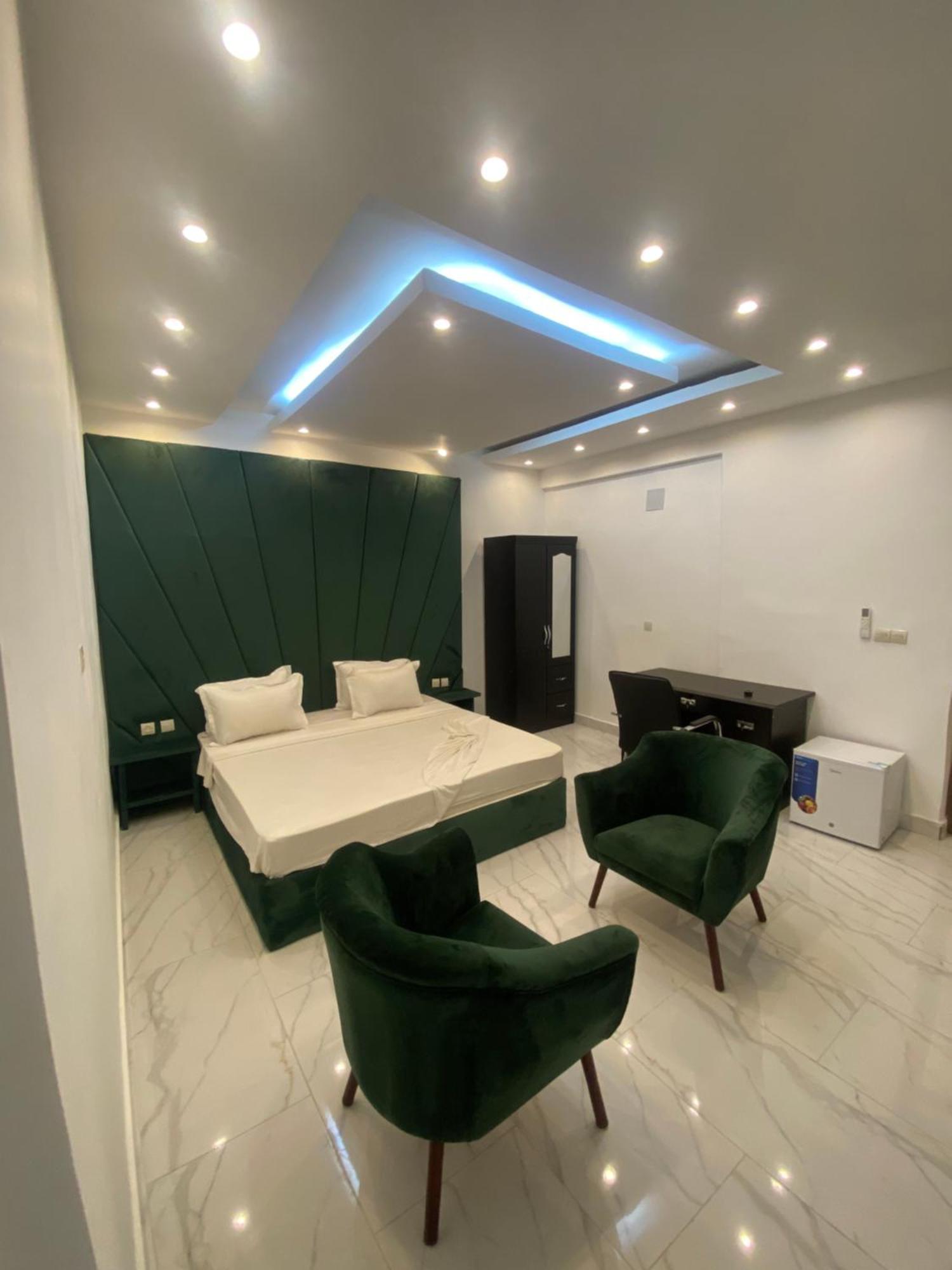 ברזוויל Hotel Victoria מראה חיצוני תמונה